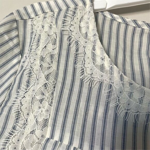 Women's Blue Striped Lace Bell Sleeve Blouse Size M Casual - Picture 4 of 6